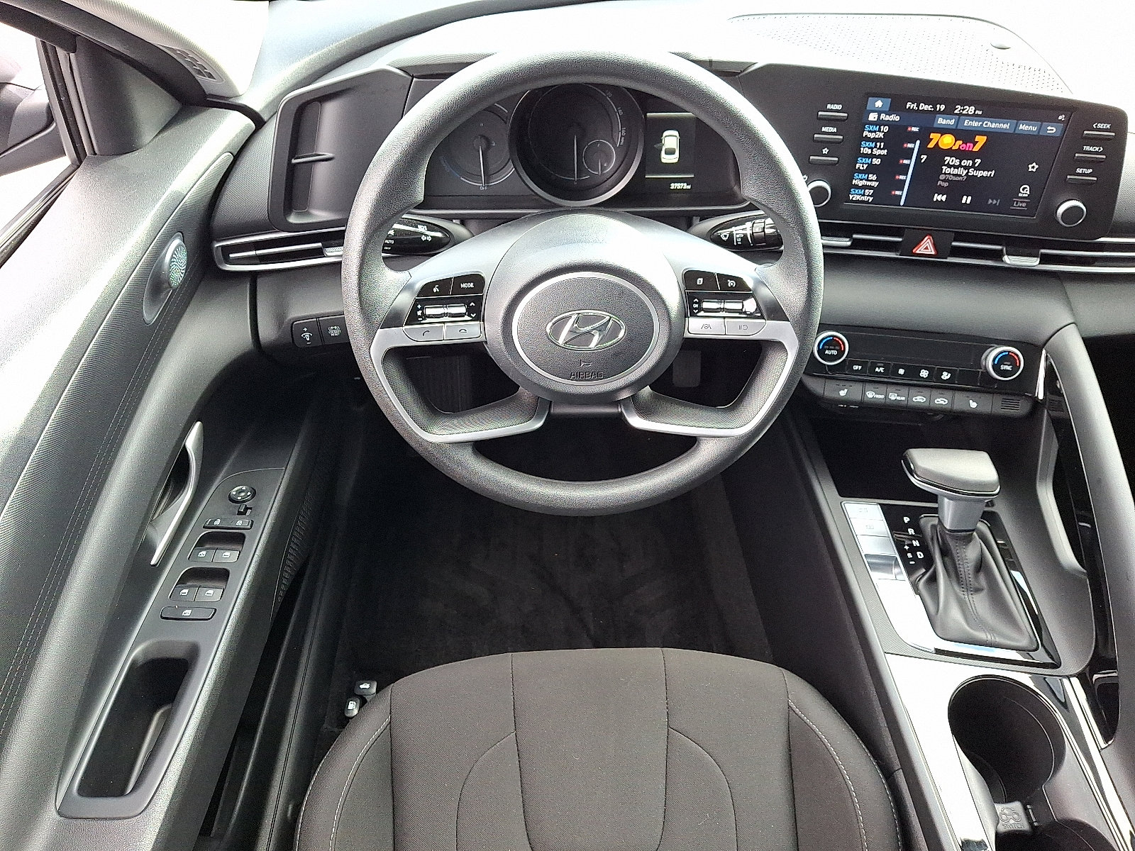 Used 2023 Hyundai Elantra Blue w/ Preferred Accessory Package image 11