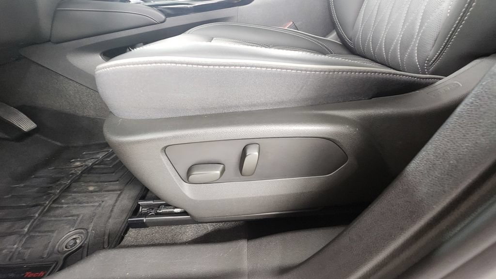 Used 2023 Buick Envision Avenir AWD/4WD image 11