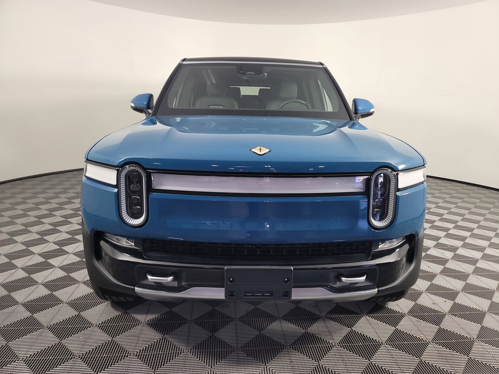 Used 2023 Rivian R1S Adventure AWD/4WD image 8