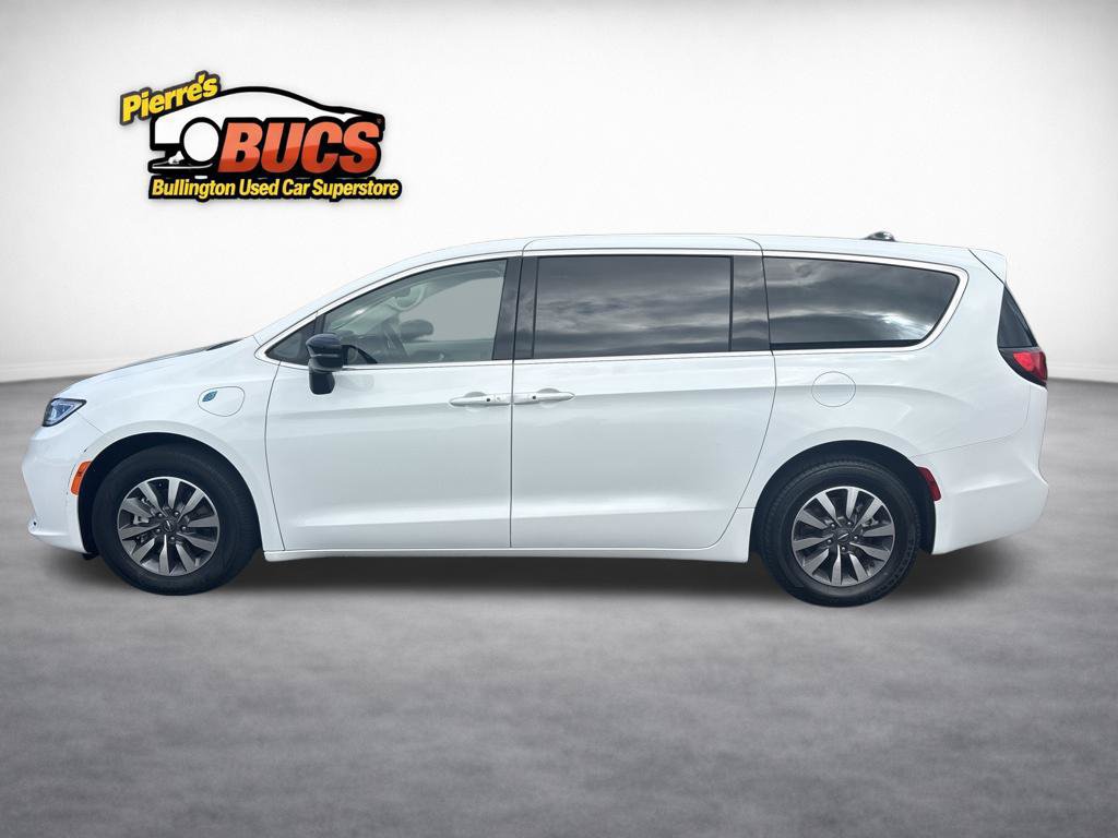 Used 2024 Chrysler Pacifica Limited FWD image 2