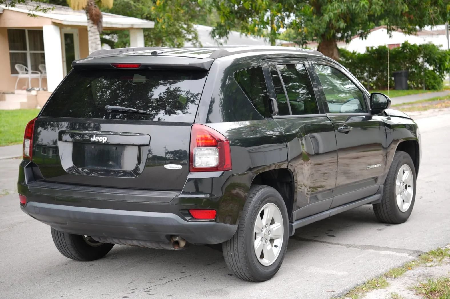 Used 2016 Jeep Compass Latitude FWD image 6