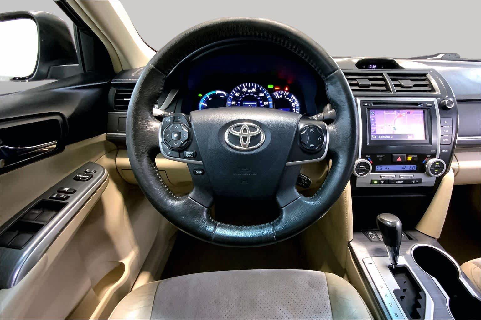 Used 2012 Toyota Camry XLE w/ Leather Pkg FWD image 5