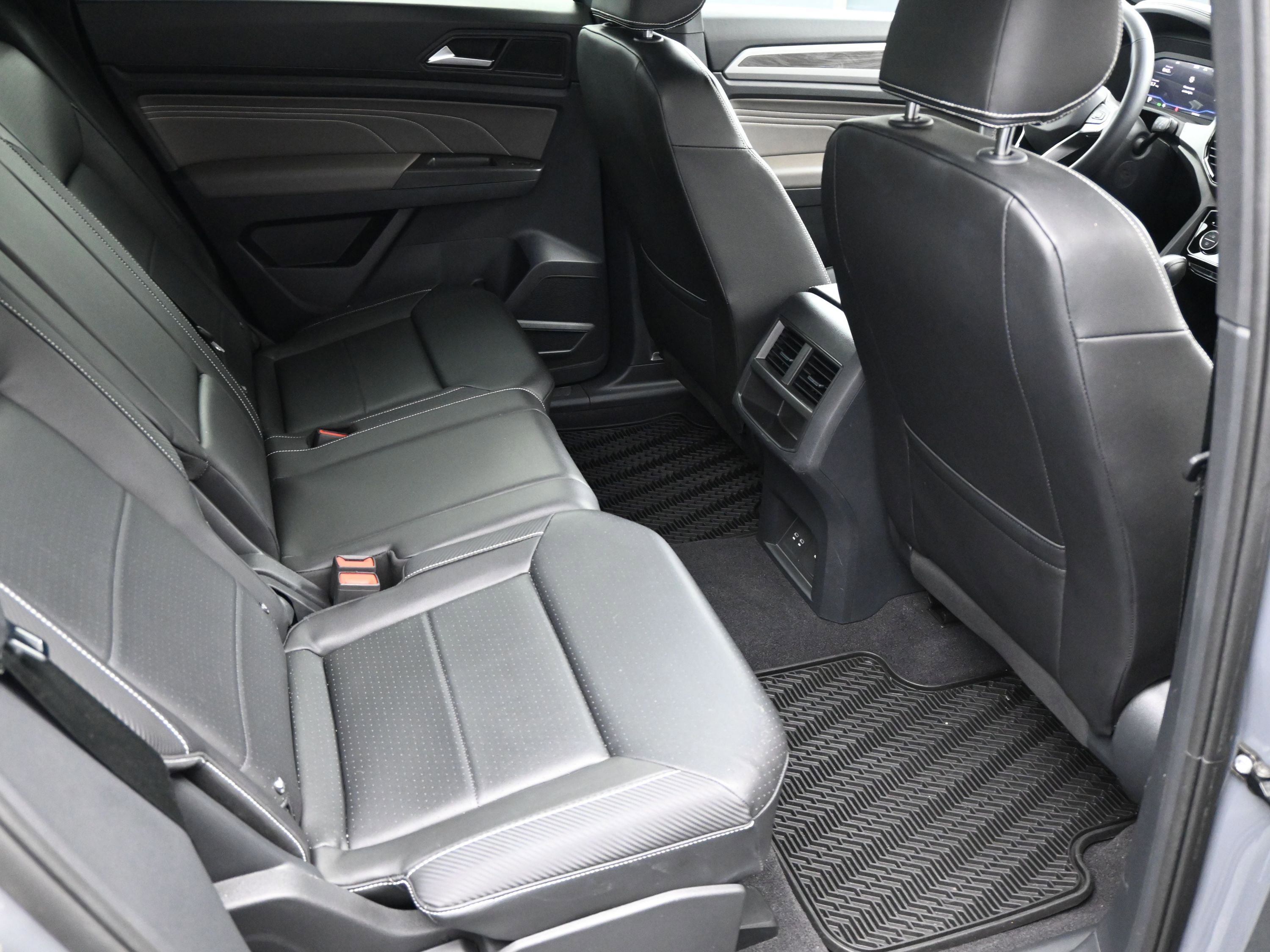 Used 2023 Volkswagen Atlas Cross Sport SE image 11