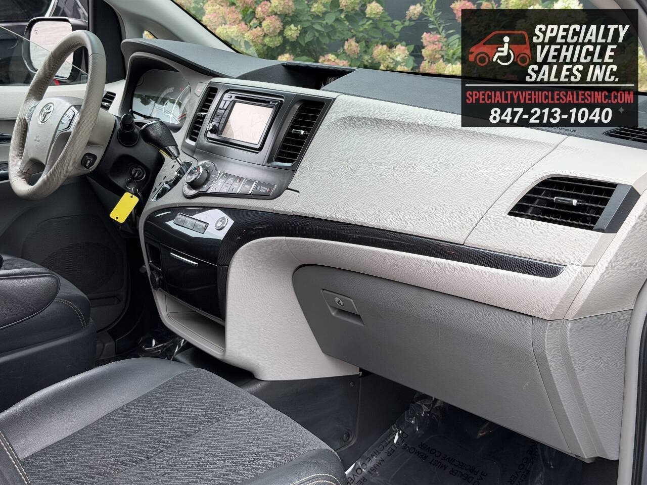 Used 2014 Toyota Sienna SE FWD image 34