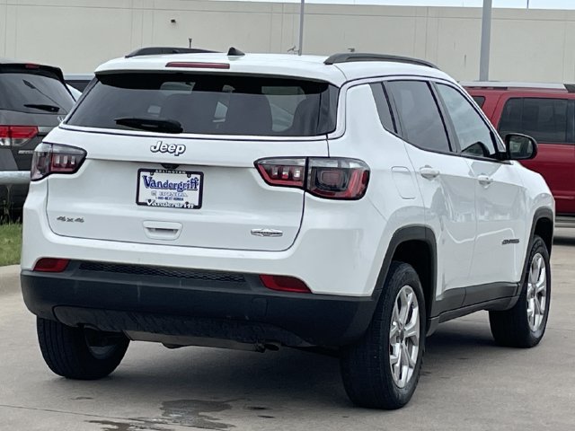 Used 2025 Jeep Compass Latitude w/ Sun & Sound Group AWD/4WD image 4