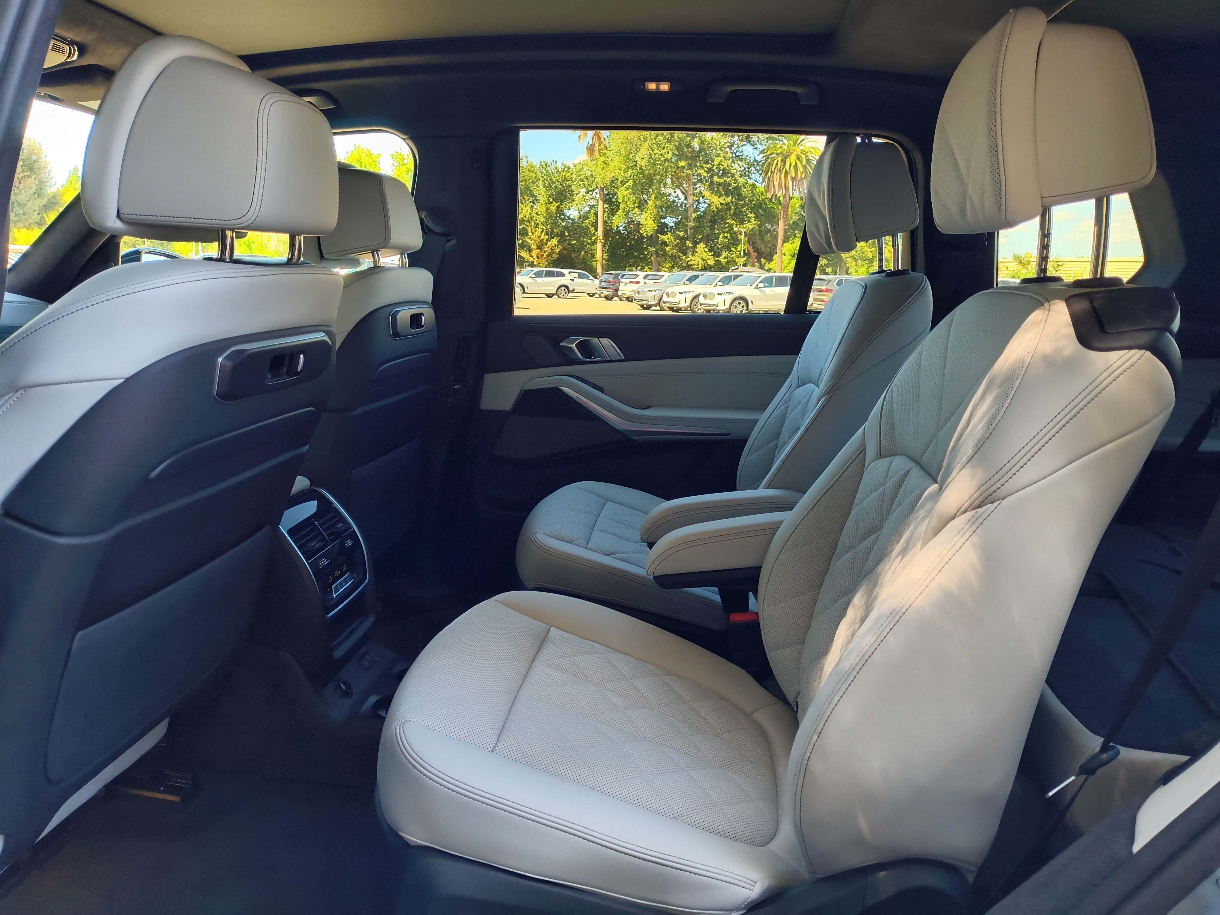 Used 2026 BMW X7 xDrive40i w/ M Sport Package AWD/4WD image 31
