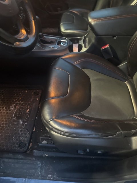 Used 2019 Jeep Cherokee Trailhawk w/ Cold Weather Group image 7