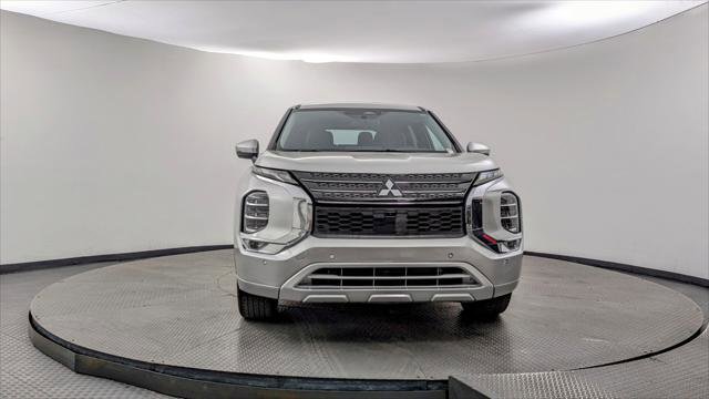 Used 2024 Mitsubishi Outlander SE image 12