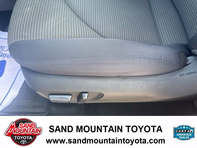 Used 2024 Toyota Highlander LE FWD image 14