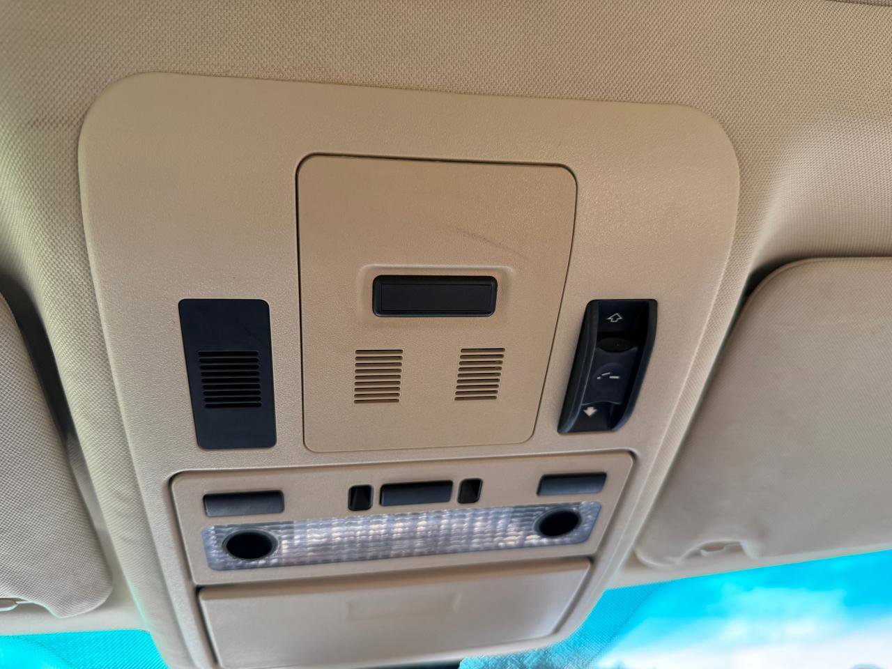 Used 2012 Land Rover Range Rover HSE image 38