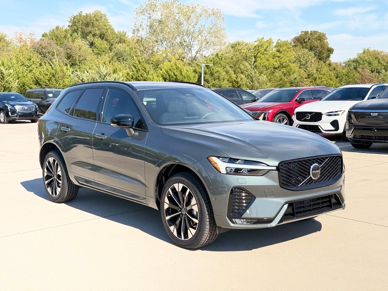 New 2027 Volvo XC60 B5 Plus AWD/4WD image 3