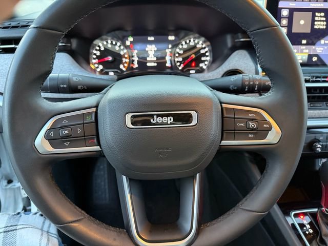 Used 2024 Jeep Compass Latitude image 12