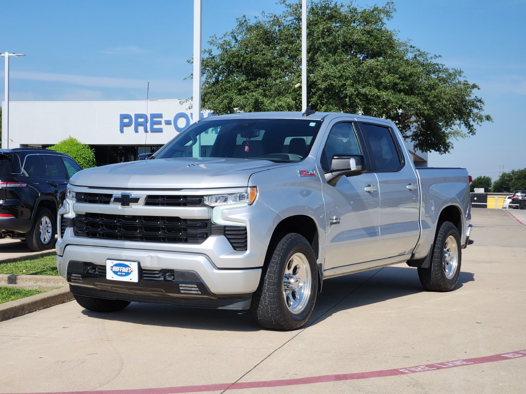 Used 2022 Chevrolet Silverado 1500 RST AWD/4WD image 2