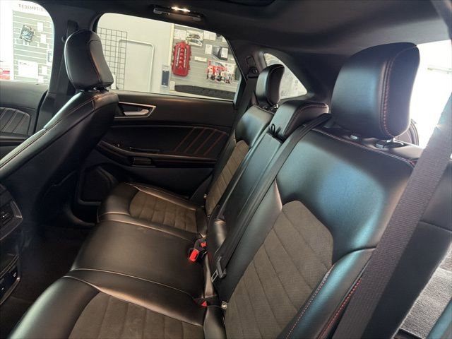 Used 2020 Ford Edge ST-Line w/ Cold Weather Package image 26