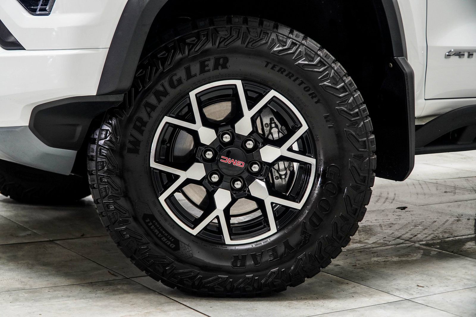 Used 2024 GMC Canyon AT4X image 3