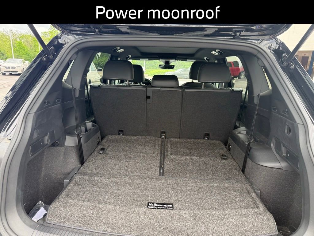 Used 2023 Volkswagen Tiguan SE R-Line FWD image 9