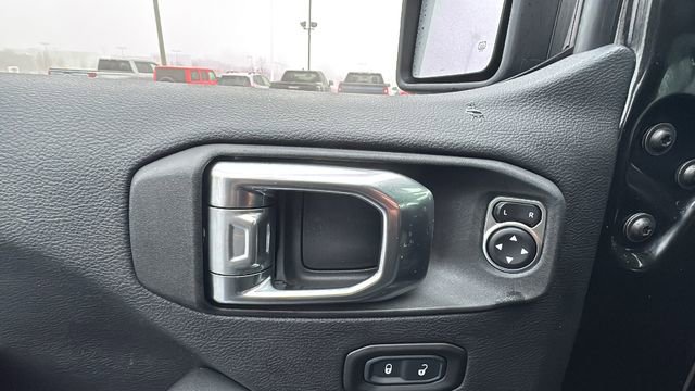 Used 2025 Jeep Wrangler Unlimited Sahara image 11