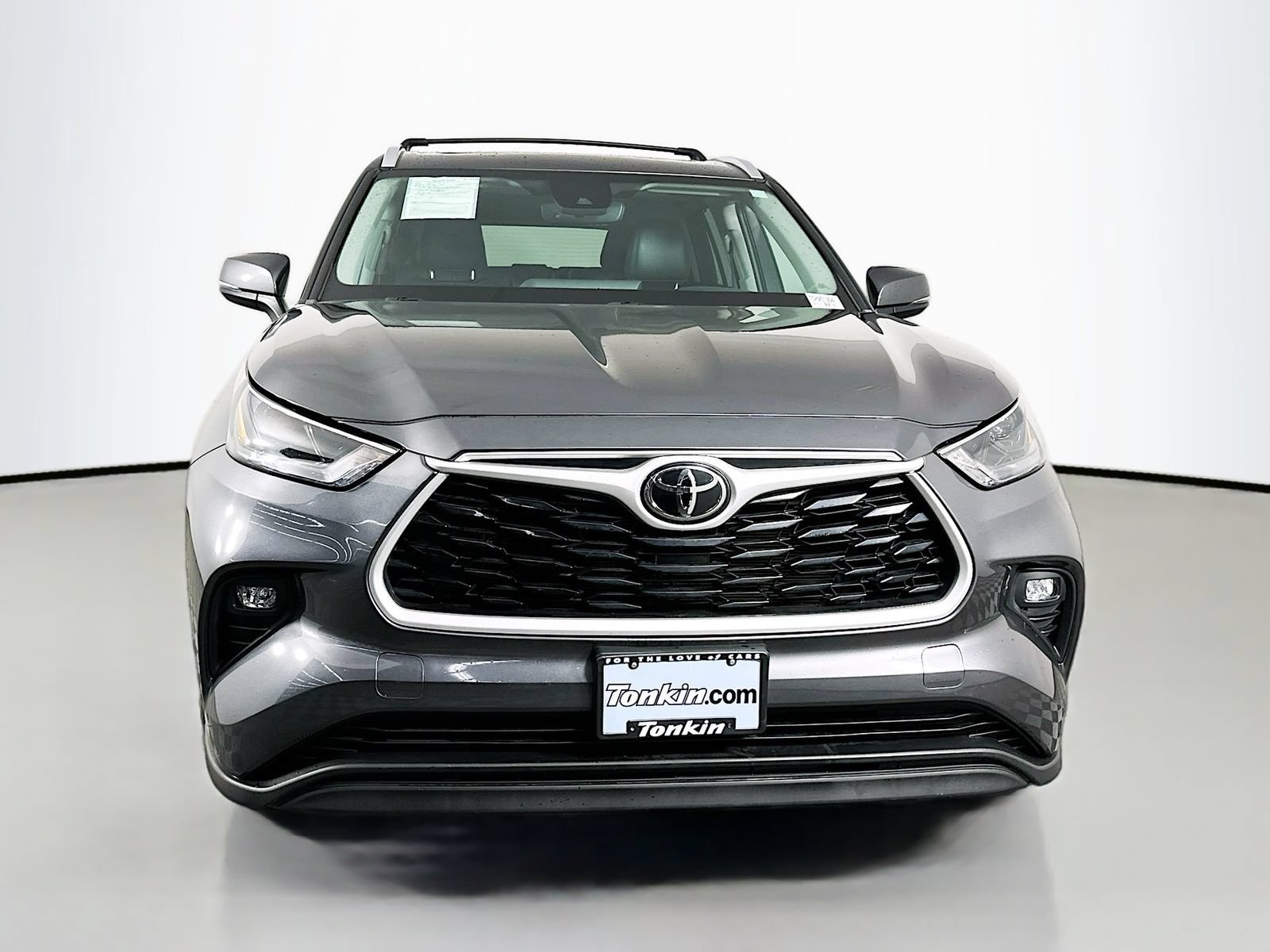 Used 2023 Toyota Highlander XLE AWD/4WD image 2