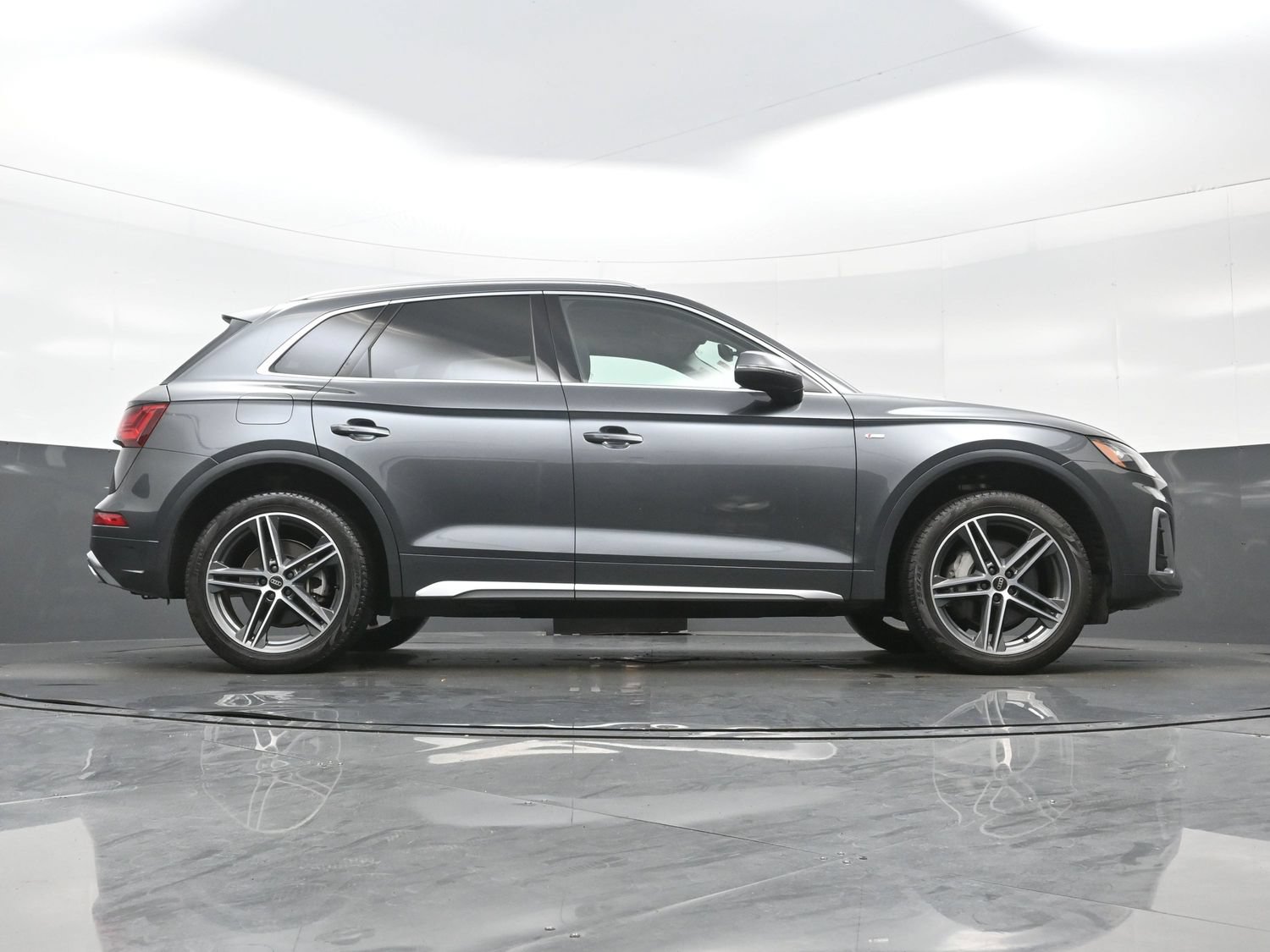 Used 2024 Audi Q5 e Premium Plus AWD/4WD image 35