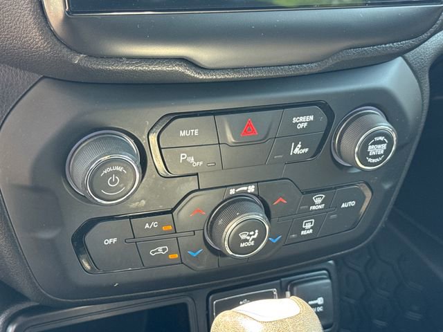 Used 2018 Jeep Renegade Latitude w/ Advanced Technology Group FWD image 21