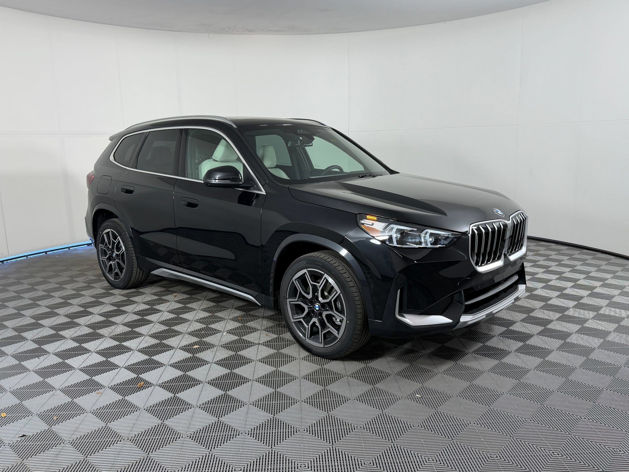 Used 2026 BMW X1 xDrive28i w/ Technology Package AWD/4WD image 7