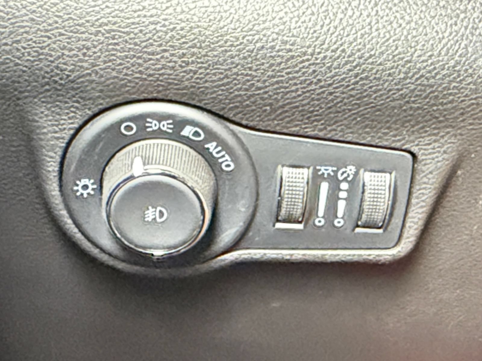 Used 2025 Jeep Compass Trailhawk AWD/4WD image 33