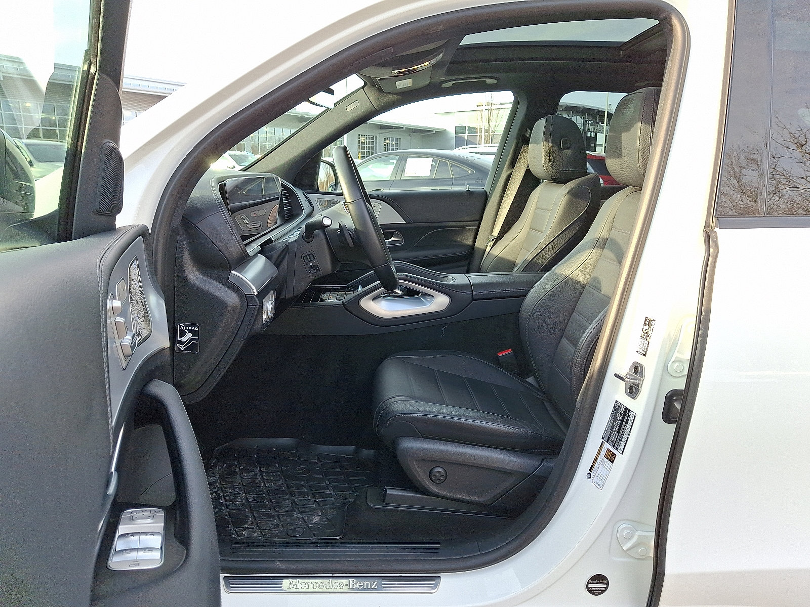 Certified 2022 Mercedes-Benz GLE 580 4MATIC w/ Night Package image 14