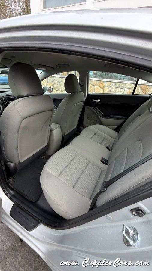 Used 2015 Kia Forte LX image 30