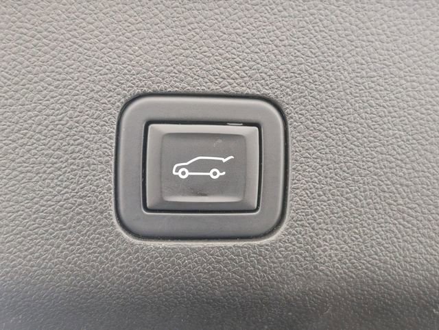 Used 2021 GMC Yukon Denali w/ Denali Ultimate Package image 34