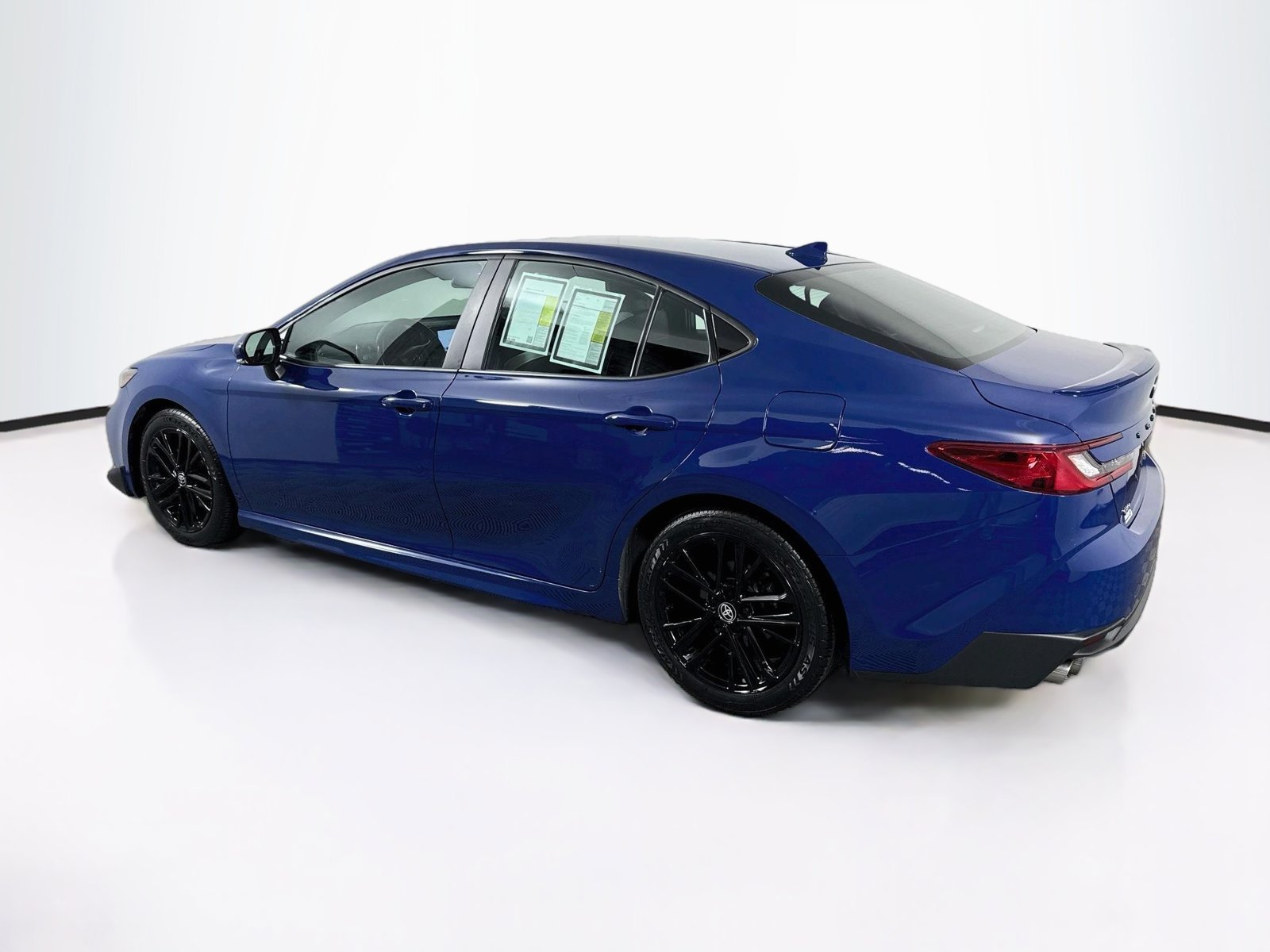 Used 2025 Toyota Camry SE FWD image 5
