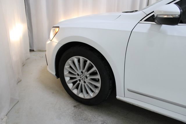 Used 2017 Volkswagen Passat 1.8T SE FWD image 31