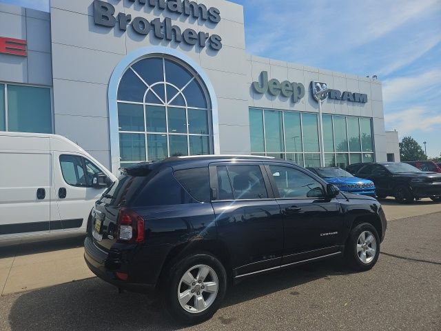 Used 2017 Jeep Compass Latitude FWD image 6