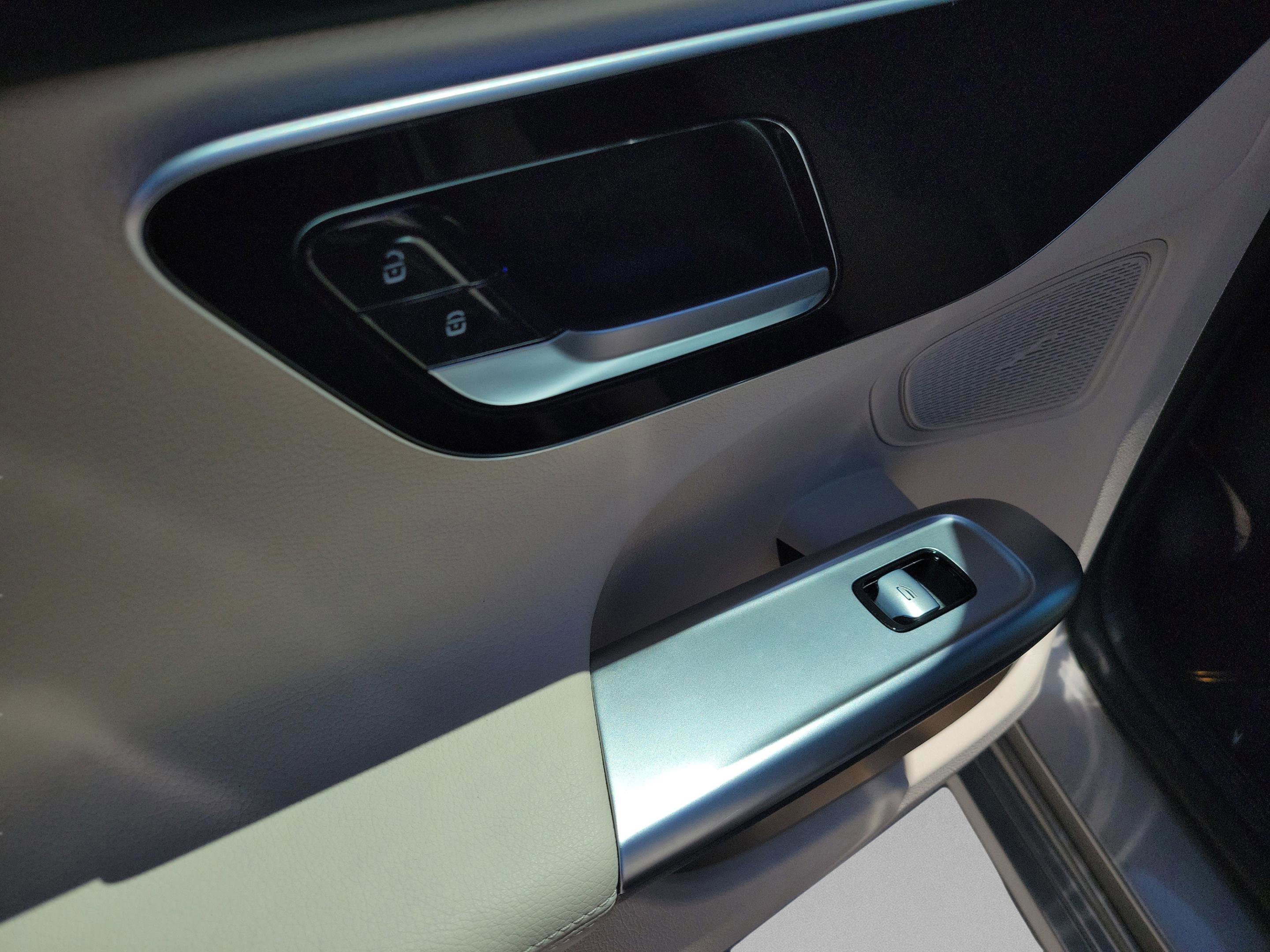 Used 2023 Mercedes-Benz C 300 Sedan image 8