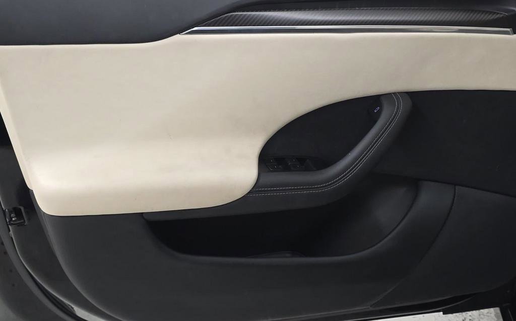 Used 2022 Tesla Model S Plaid image 8