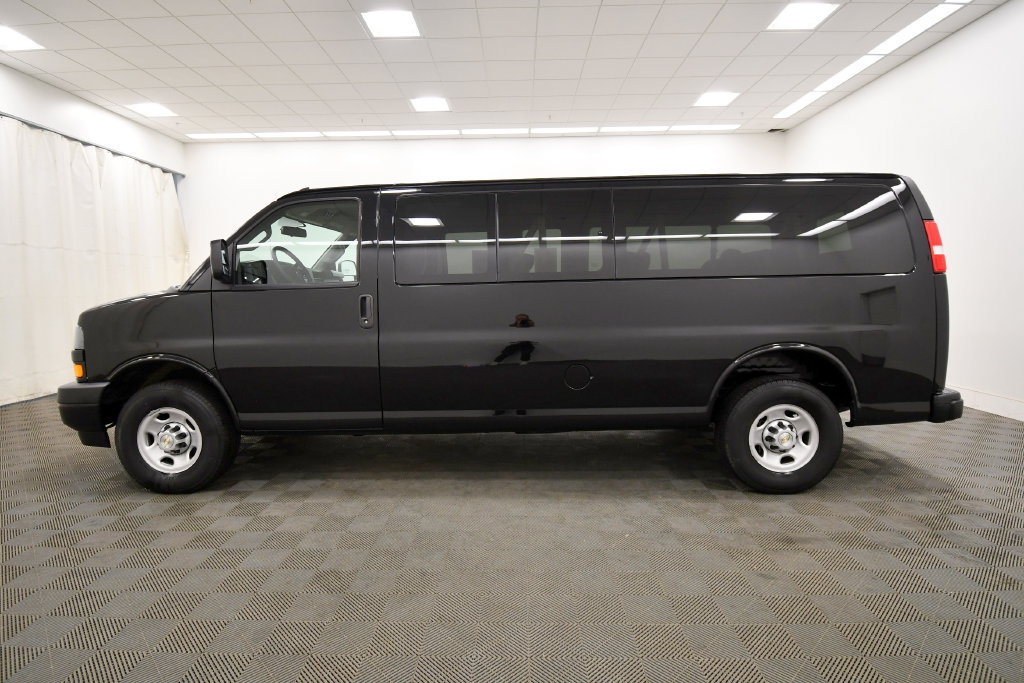 Used 2025 Chevrolet Express 3500 LS RWD image 4