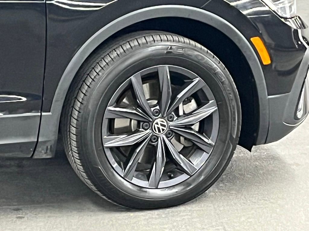 Used 2022 Volkswagen Tiguan SE w/ Panoramic Sunroof Package image 41