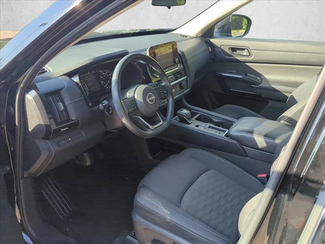Used 2024 Nissan Pathfinder SV FWD image 11