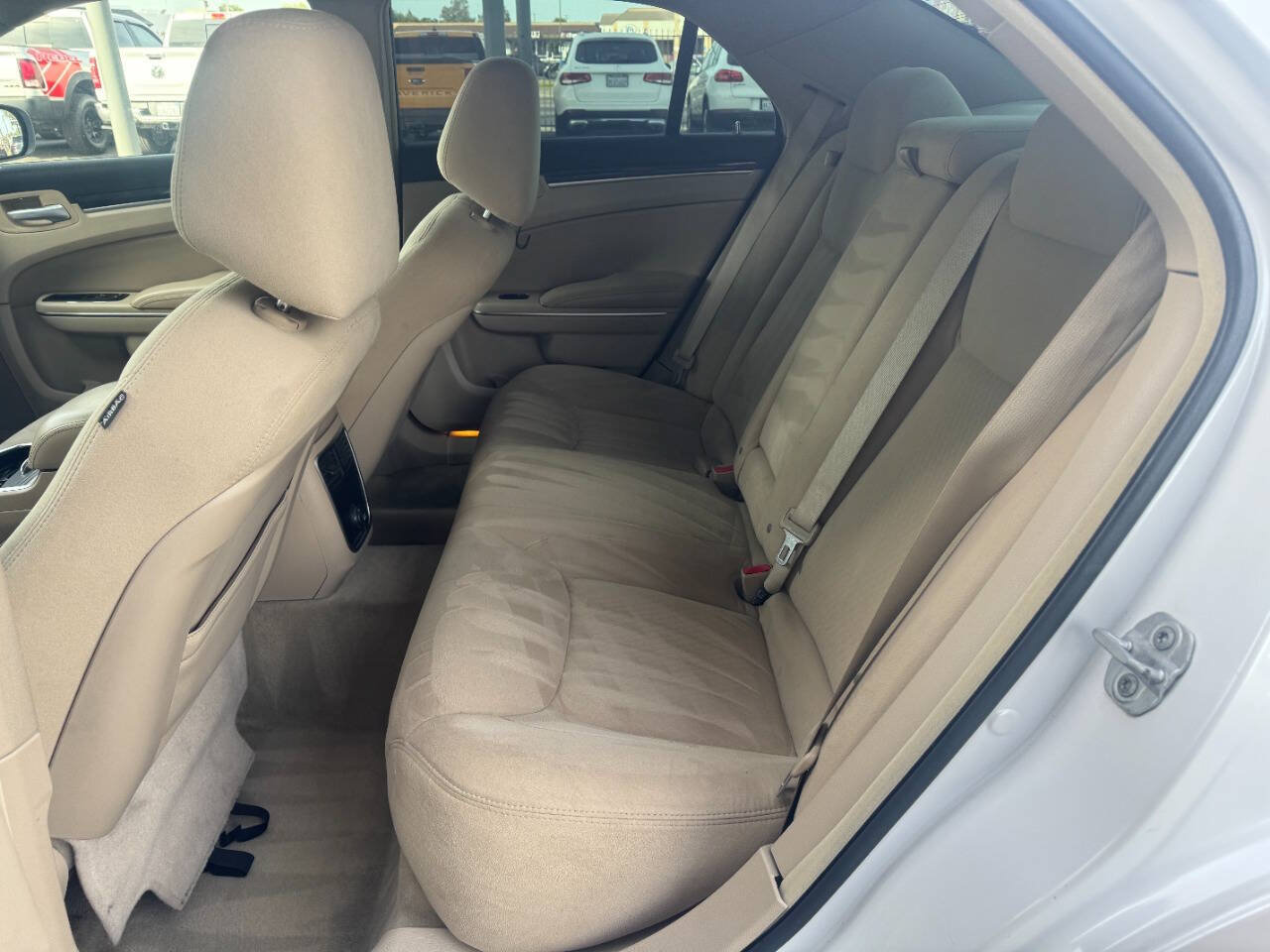 Used 2011 Chrysler 300 RWD image 11