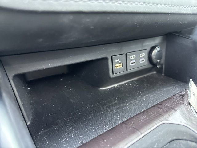 Used 2025 Toyota Highlander Platinum image 18