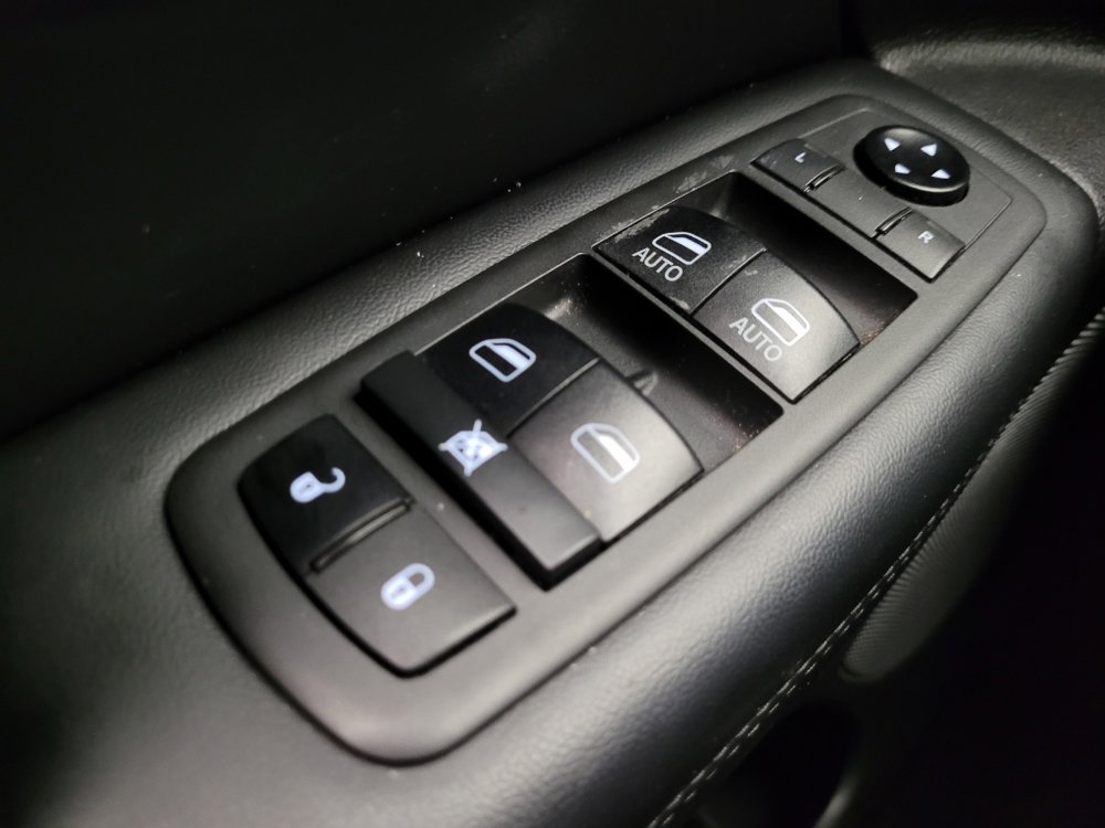 Used 2021 Jeep Grand Cherokee Laredo image 27