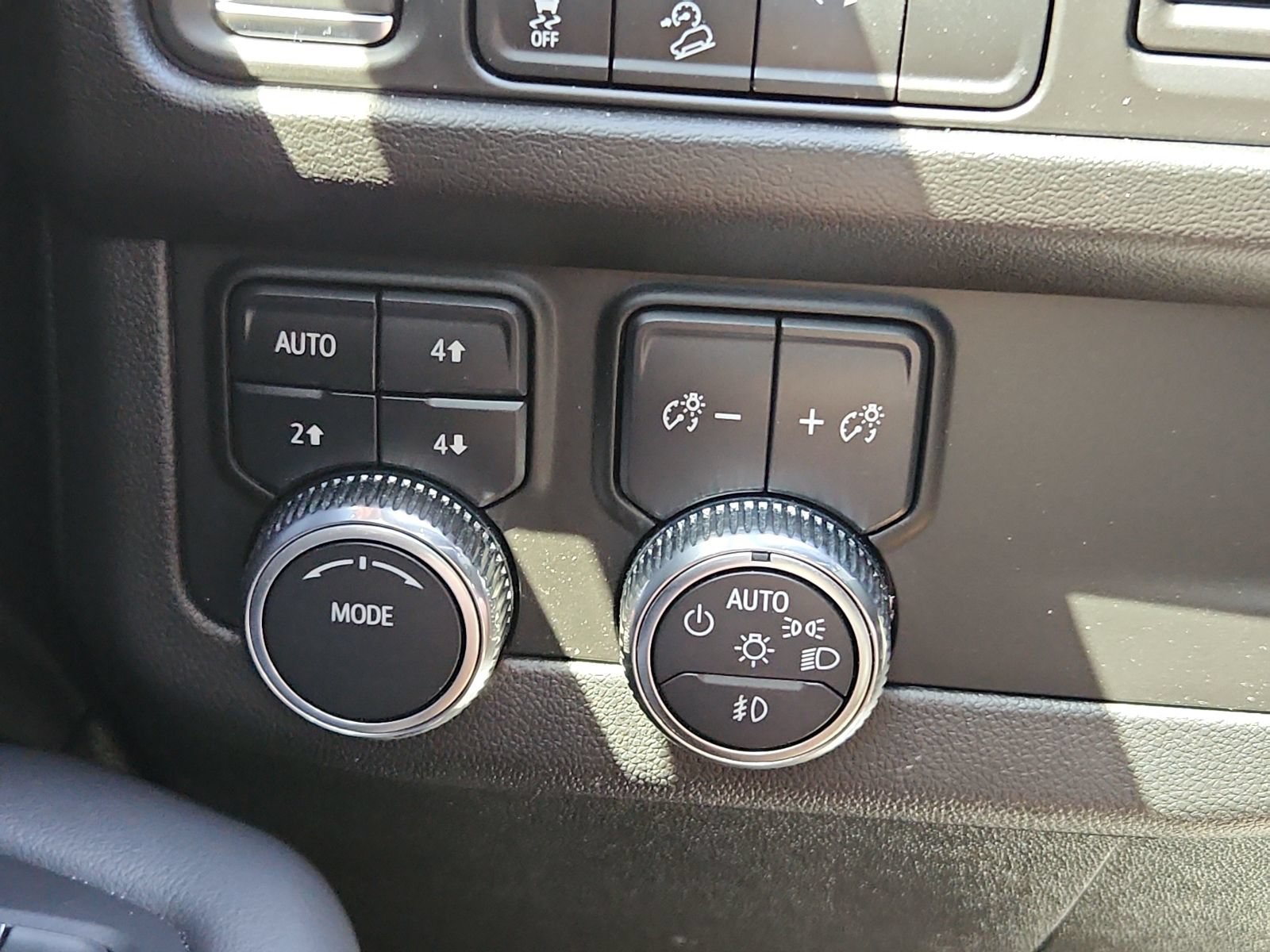 Used 2023 GMC Yukon XL AT4 AWD/4WD image 16