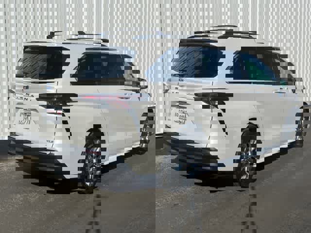 Used 2025 Toyota Sienna XLE w/ XLE Plus Package image 6