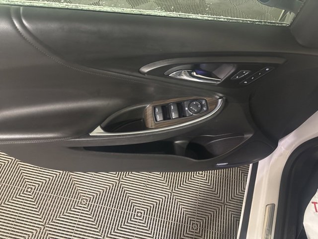 Used 2020 Chevrolet Malibu Premier image 24