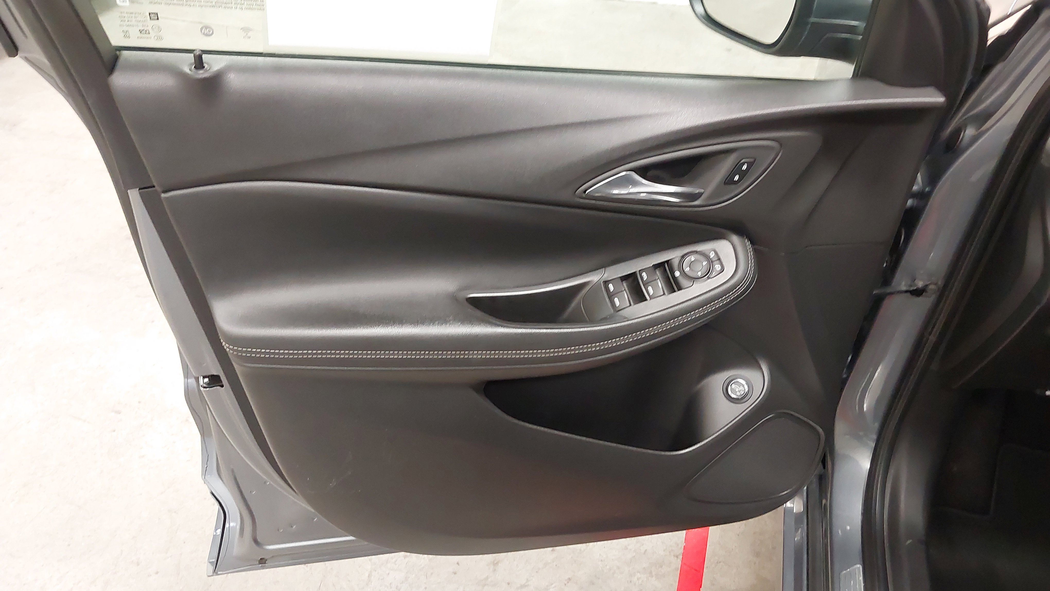 Used 2022 Buick Encore GX Select w/ Sport Touring Package image 23