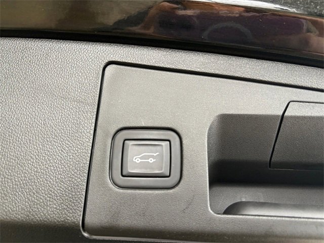 Certified 2023 Cadillac XT4 Luxury w/ Cold Weather Package image 15