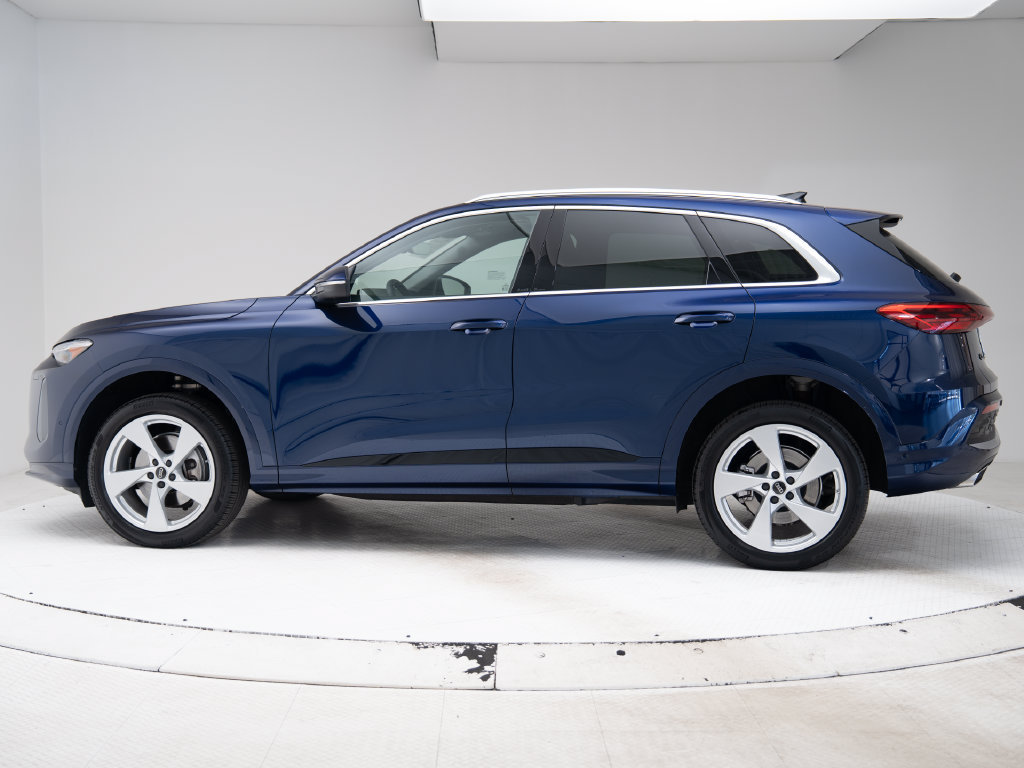 Certified 2025 Audi Q5 Premium Plus w/ Premium Plus AWD/4WD image 2