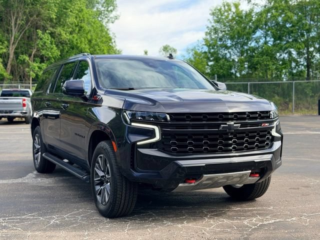 Used 2023 Chevrolet Suburban Z71 w/ Luxury Package AWD/4WD image 4