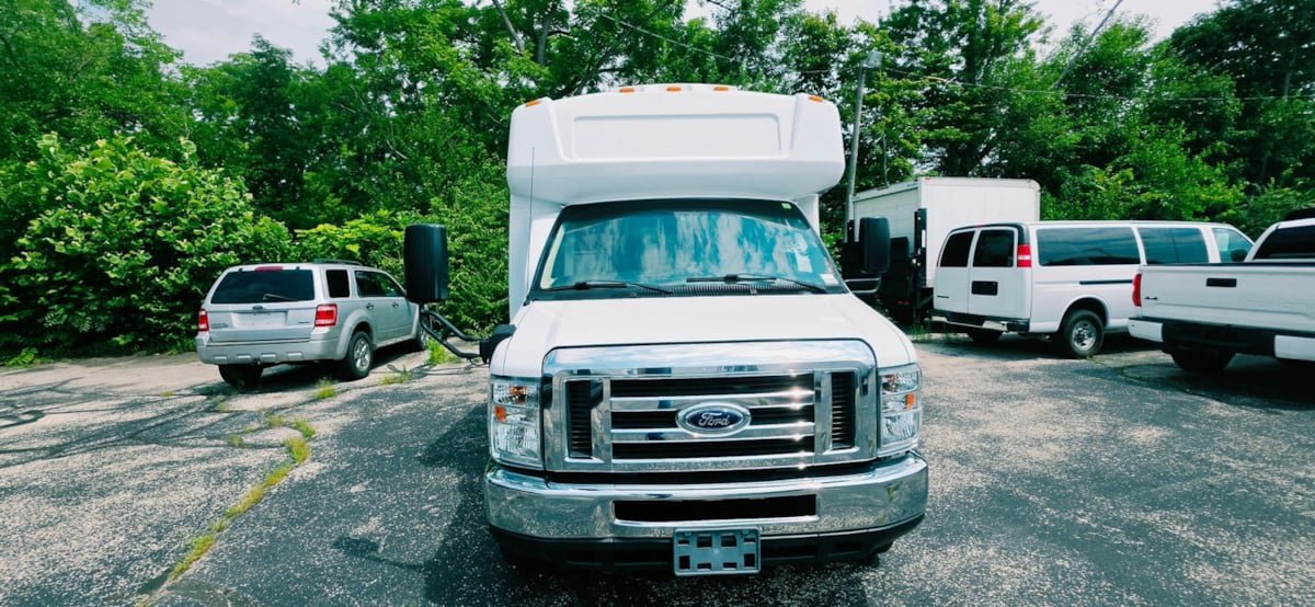 Used 2016 Ford E-450 and Econoline 450 Super Duty w/ Shuttle Bus Prep Package RWD image 2