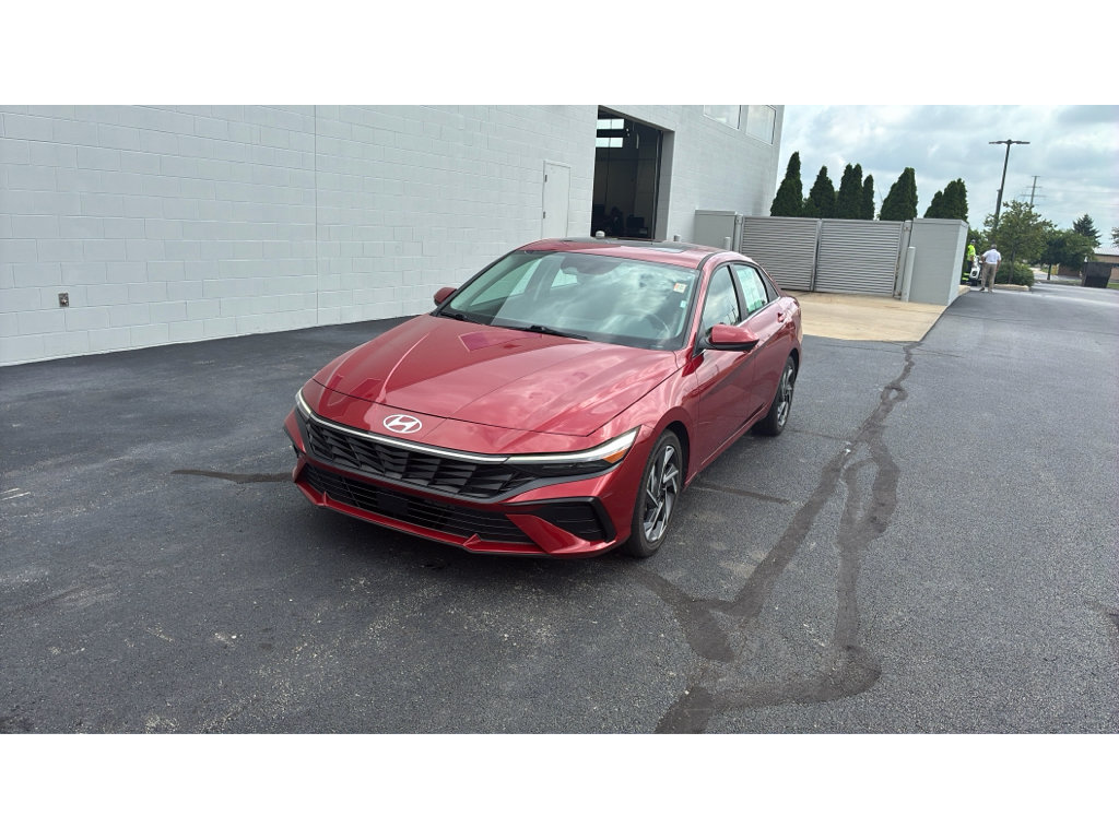 Used 2025 Hyundai Elantra SEL FWD image 3