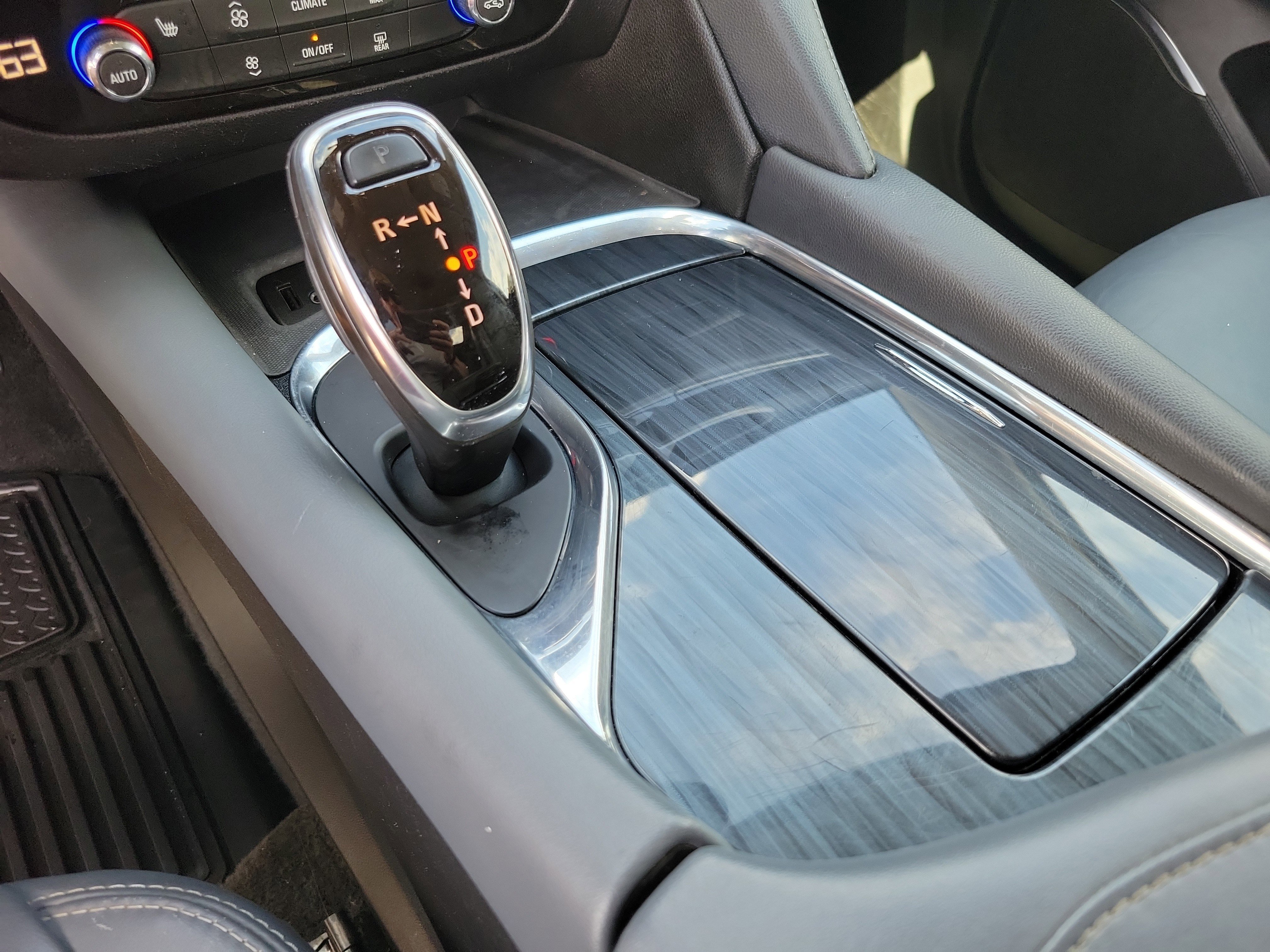 Used 2019 Buick Enclave Essence image 14